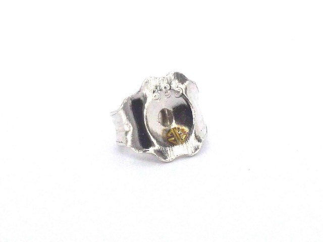 Witgouden entourage oorbellen met diamanten - afbeelding 8 van  8