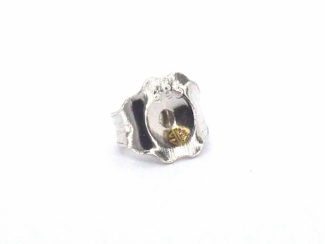 Witgouden entourage oorbellen met diamanten - afbeelding 8 van  8
