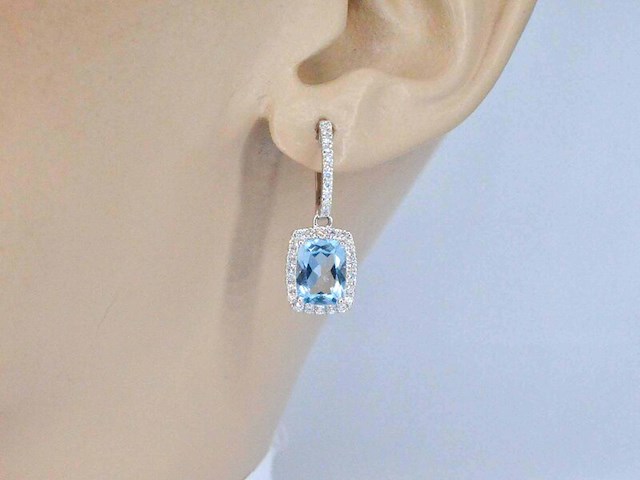 Witgouden entourage oorbellen met grote topazen en diamanten - afbeelding 2 van  9