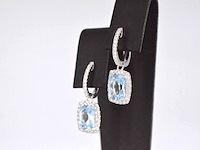 Witgouden entourage oorbellen met grote topazen en diamanten - afbeelding 3 van  9