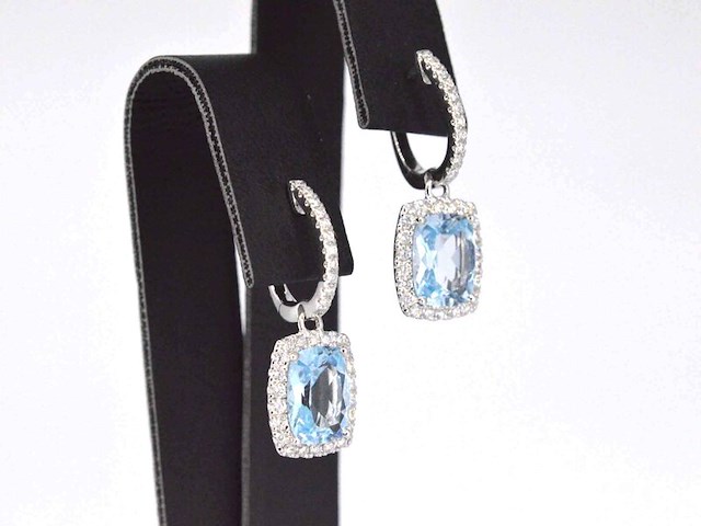 Witgouden entourage oorbellen met grote topazen en diamanten - afbeelding 4 van  9