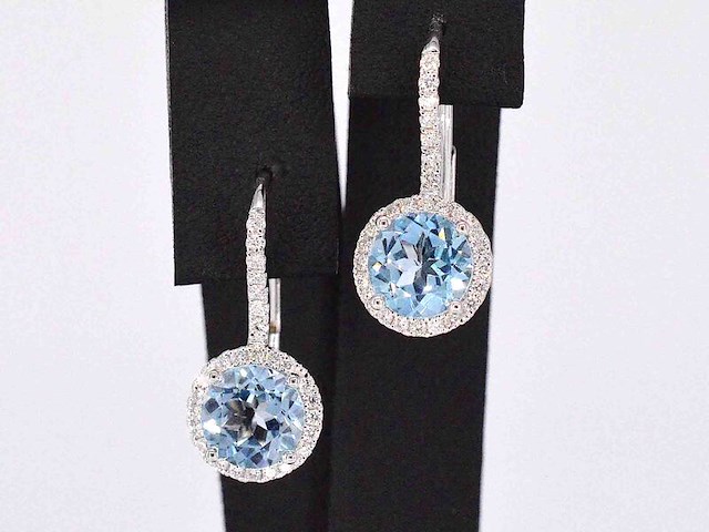Witgouden entourage oorbellen met grote topazen en diamanten - afbeelding 1 van  9