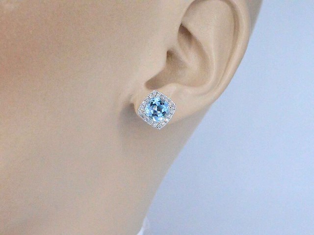 Witgouden entourage oorbellen met grote topazen en diamanten - afbeelding 2 van  7