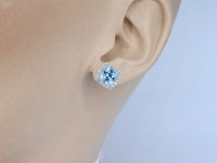 Witgouden entourage oorbellen met grote topazen en diamanten - afbeelding 2 van  7