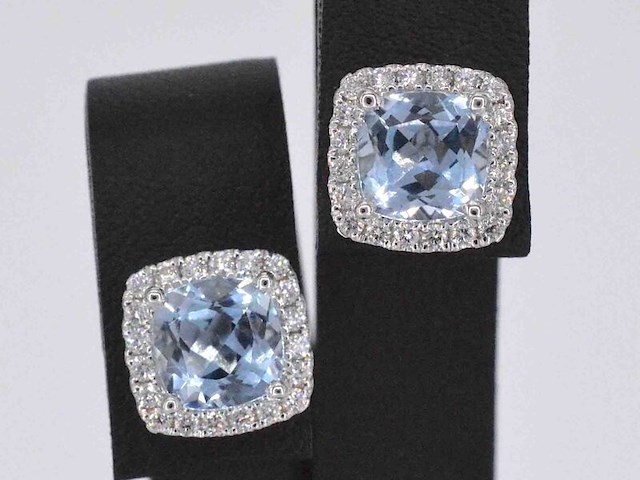 Witgouden entourage oorbellen met grote topazen en diamanten - afbeelding 1 van  9