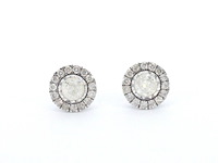 Witgouden entourage oorbellen met milky diamanten - afbeelding 5 van  8