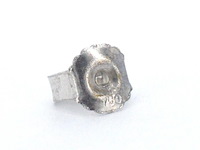 Witgouden entourage oorbellen met milky diamanten - afbeelding 6 van  8