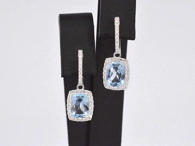 Witgouden entourage oorbellen met topazen en diamanten - afbeelding 1 van  6