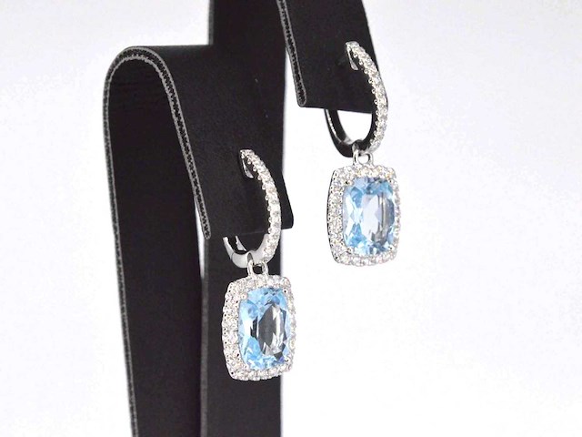 Witgouden entourage oorbellen met topazen en diamanten - afbeelding 3 van  6