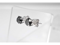 Witgouden entourage oorbellen met zwarte diamanten