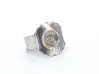 Witgouden entourage oorbellen milky diamanten - afbeelding 7 van  7