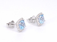 Witgouden entourage oorbellen topaas diamant - afbeelding 6 van  8
