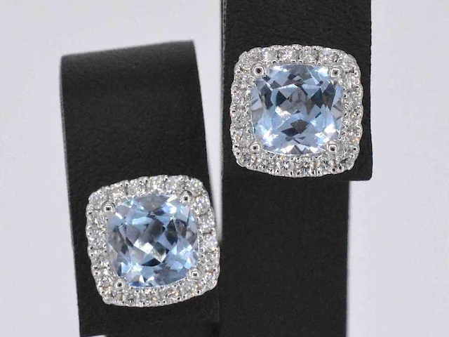 Witgouden entourage oorbellen topaas diamant - afbeelding 1 van  8