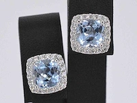 Witgouden entourage oorbellen topaas diamant