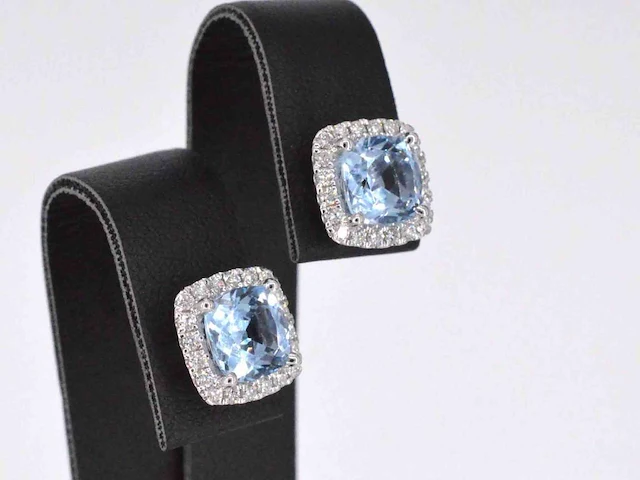 Witgouden entourage oorbellen topaas diamant - afbeelding 4 van  8