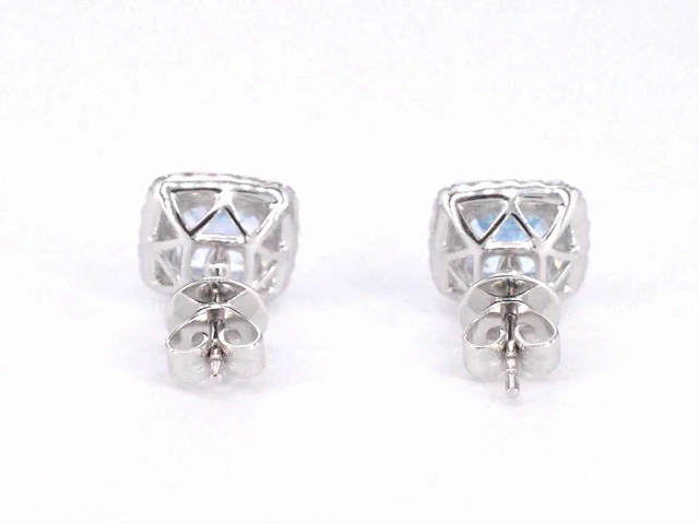 Witgouden entourage oorbellen topaas diamant - afbeelding 5 van  8