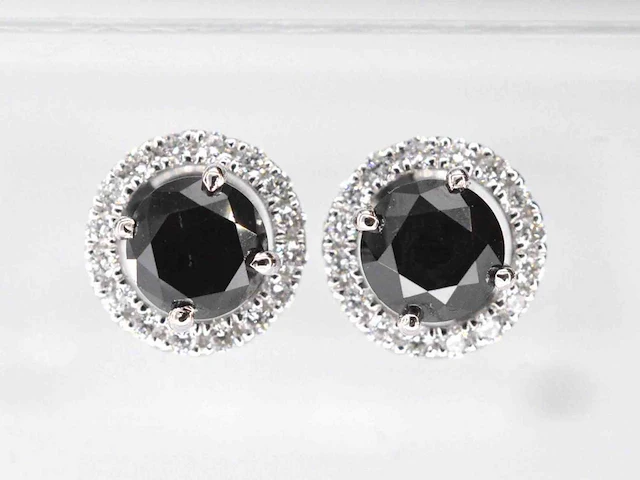 Witgouden entourage oorbellen zwarte diamant - afbeelding 1 van  10