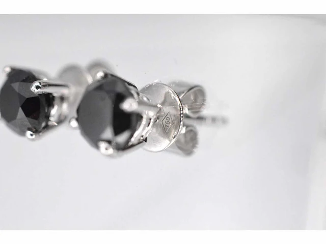 Witgouden entourage oorbellen zwarte diamant - afbeelding 8 van  10