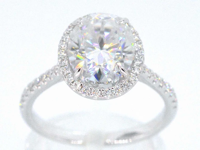 Witgouden entourage ring diamant ovaal briljant - afbeelding 1 van  10