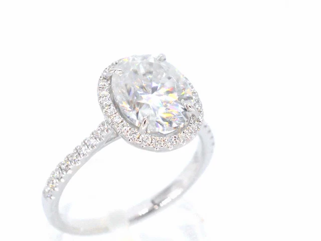 Witgouden entourage ring diamant ovaal briljant - afbeelding 6 van  10