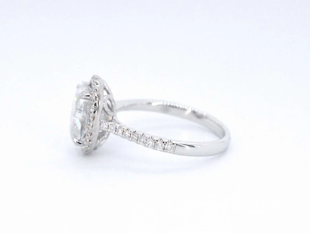 Witgouden entourage ring diamant ovaal briljant - afbeelding 7 van  10