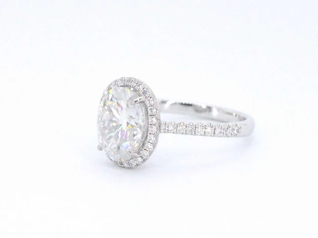 Witgouden entourage ring diamant ovaal briljant - afbeelding 10 van  10