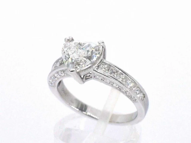 Witgouden entourage ring hartdiamant - afbeelding 2 van  9