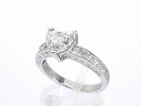 Witgouden entourage ring hartdiamant - afbeelding 2 van  9
