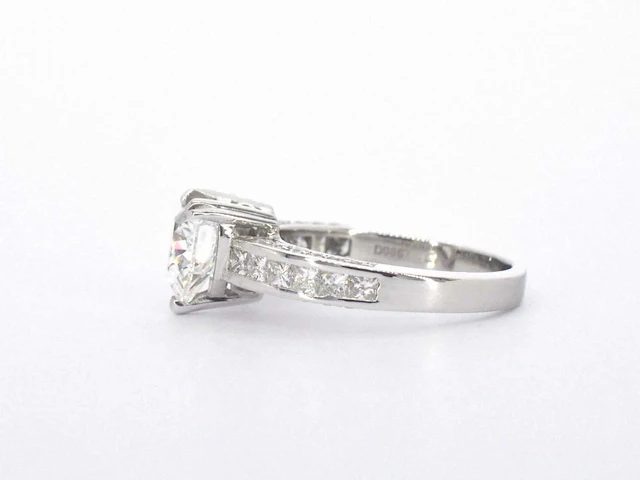 Witgouden entourage ring hartdiamant - afbeelding 4 van  9
