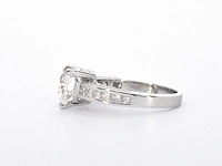 Witgouden entourage ring hartdiamant - afbeelding 4 van  9