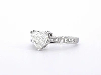 Witgouden entourage ring hartdiamant - afbeelding 5 van  9