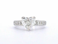 Witgouden entourage ring hartdiamant - afbeelding 6 van  9