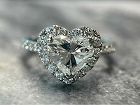 Witgouden entourage ring hartvorm diamant 2.00 carat