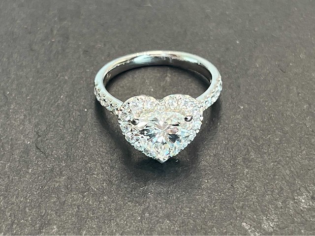 Witgouden entourage ring hartvorm diamant 2.00 carat - afbeelding 9 van  11