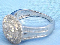 Witgouden entourage ring met 1.00 carat diamanten - afbeelding 2 van  12