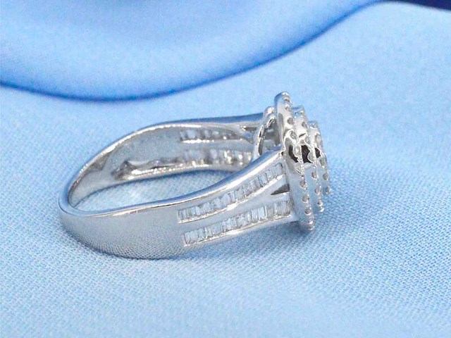Witgouden entourage ring met 1.00 carat diamanten - afbeelding 8 van  12