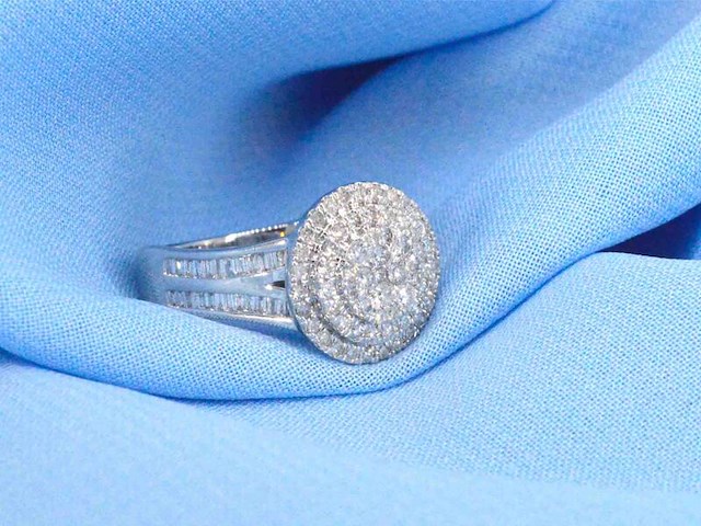 Witgouden entourage ring met 1.00 carat diamanten - afbeelding 11 van  12