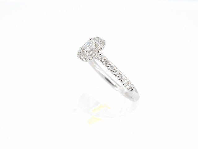 Witgouden entourage ring met briljant en baguette geslepen diamant - afbeelding 5 van  8