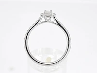 Witgouden entourage ring met briljant en baguette geslepen diamant - afbeelding 4 van  7
