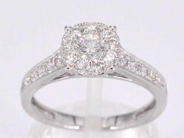 Witgouden entourage ring met briljant geslepen diamanten 1.00 carat - afbeelding 1 van  11