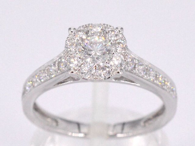 Witgouden entourage ring met briljant geslepen diamanten 1.00 carat - afbeelding 1 van  10