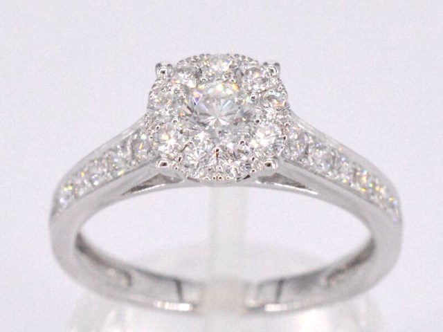 Witgouden entourage ring met briljant geslepen diamanten 1.00 carat - afbeelding 1 van  12