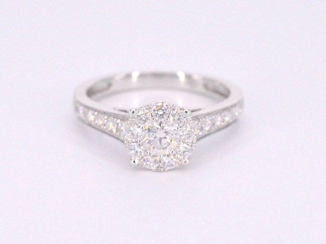 Witgouden entourage ring met briljant geslepen diamanten 1.00 carat - afbeelding 10 van  12