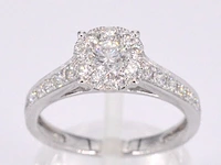 Witgouden entourage ring met briljant geslepen diamanten 1.00 carat