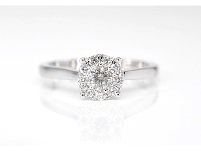 Witgouden entourage ring met briljant geslepen diamanten - afbeelding 4 van  6