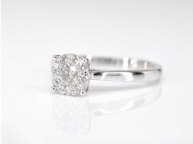 Witgouden entourage ring met briljant geslepen diamanten - afbeelding 5 van  6