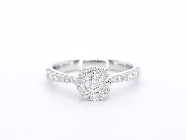 Witgouden entourage ring met briljant geslepen diamanten - afbeelding 8 van  11