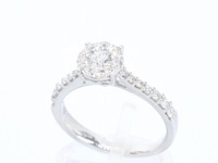 Witgouden entourage ring met briljant geslepen diamanten - afbeelding 5 van  11