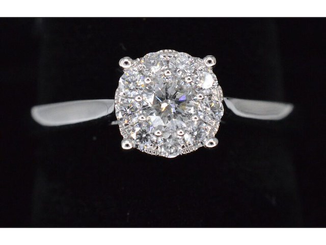 Witgouden entourage ring met briljant geslepen diamanten - afbeelding 1 van  5