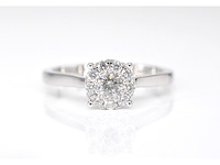 Witgouden entourage ring met briljant geslepen diamanten - afbeelding 3 van  5